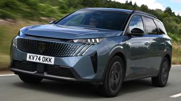 Peugeot 5008 - front 3/4